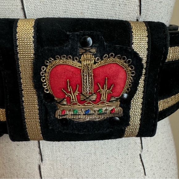 Vintage 80s Black Suede Crown Belt Karen Kane Crest Preppy Classic - Picture 3 of 11